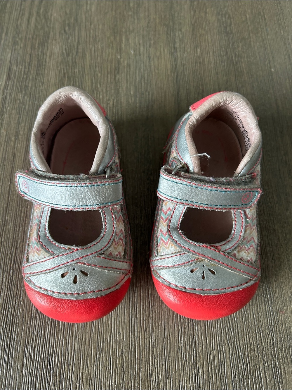Stride Rite Girls Silver and Coral Mary Janes, Sz. 3.5, Good Condition.